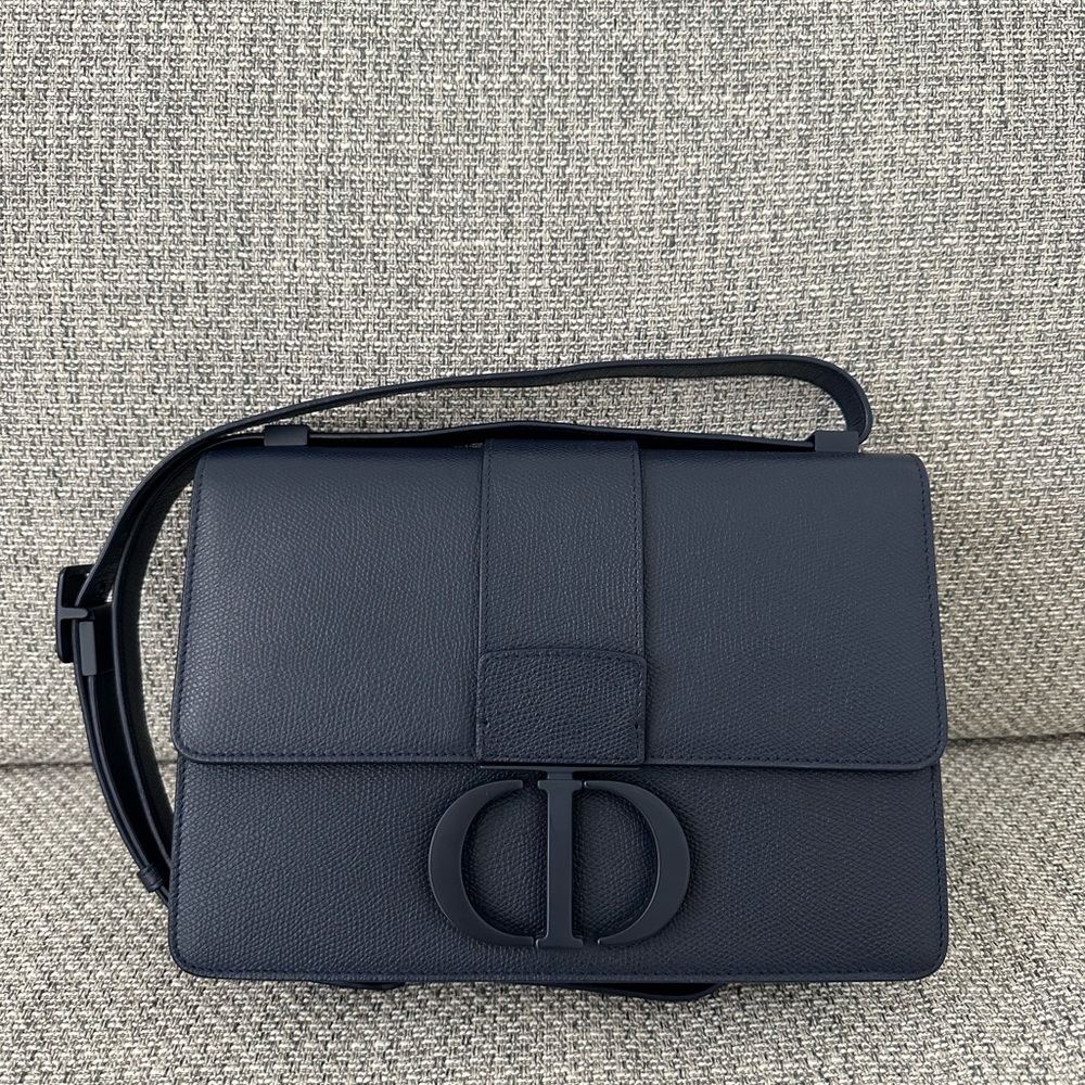 Dior 30 Montaigne bag